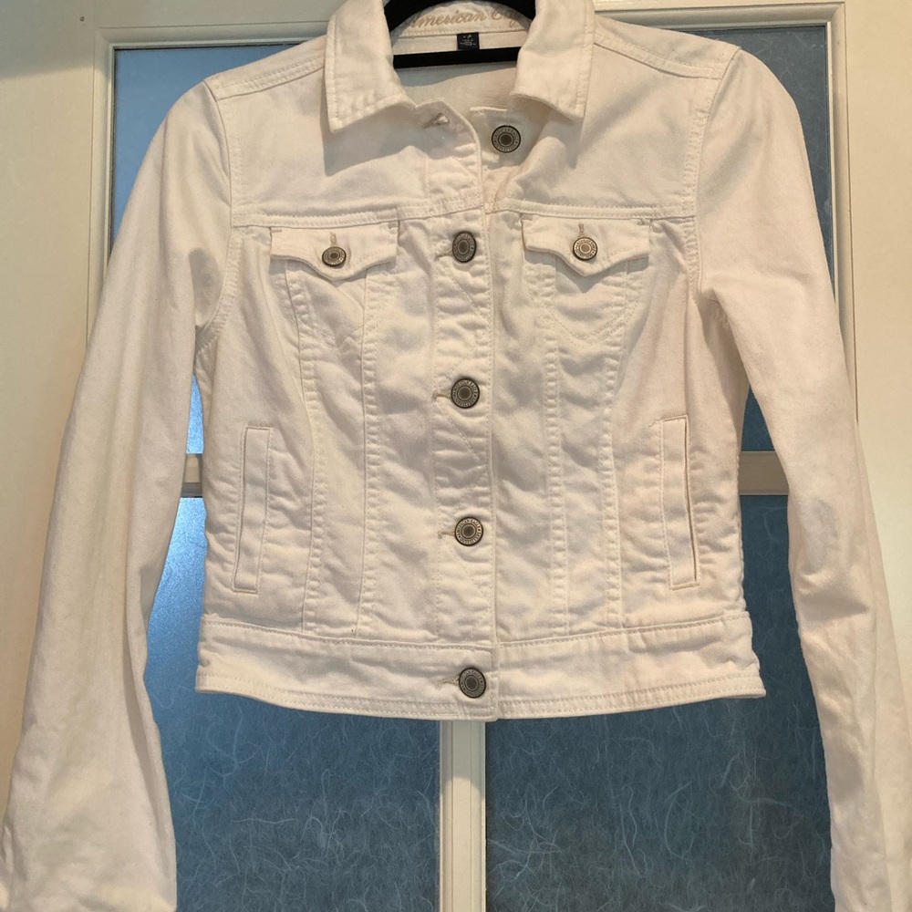 American Eagle Women’s White Denim Button Up Jean Jacket Size Small/Petite